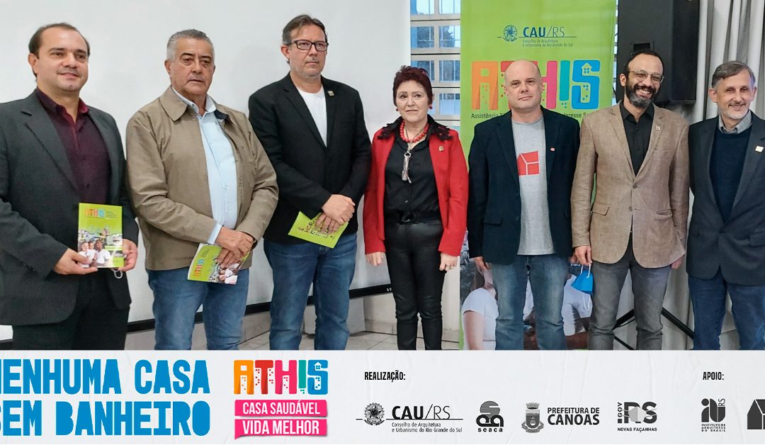 Arquitetos e urbanistas assinam contrato para realizar projetos do Nenhuma Casa sem Banheiro