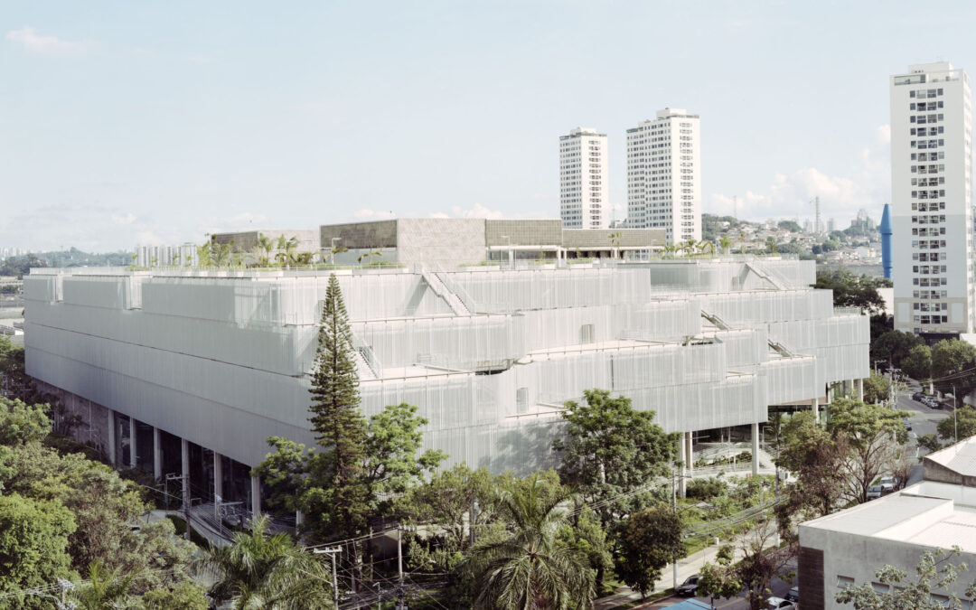 Todo lugar é um lugar Entre